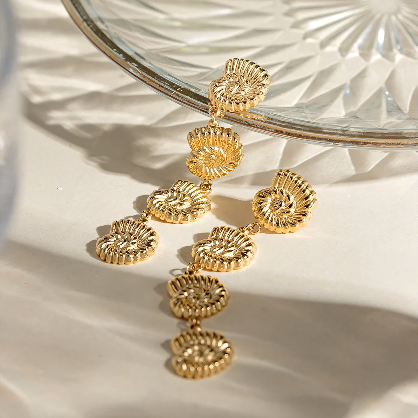 Norvo | 18k Hengende Skall Tropiske Øredobber