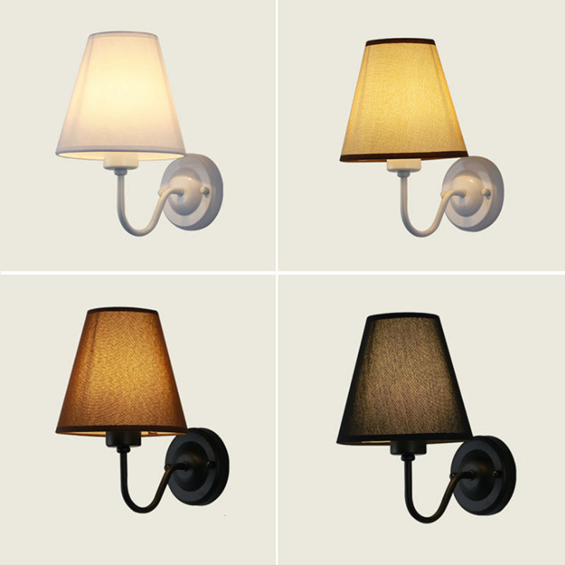 Norvo | Svart/Brun/Beige Keglevegglampe Nordisk 1-lys Stoffveggbelysning med Buet Arm i Svart/Hvit