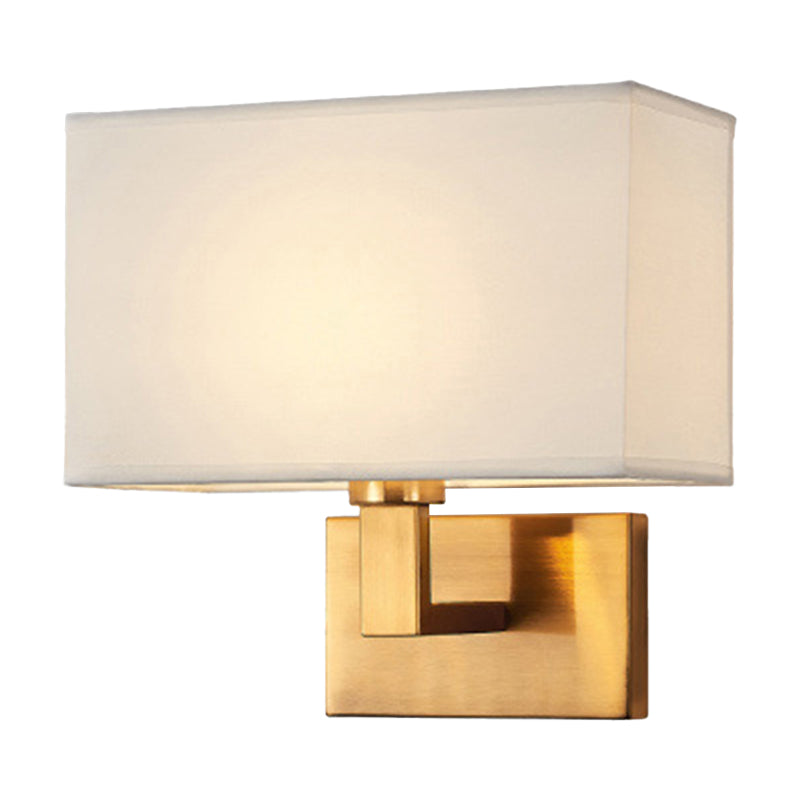 Postmodern Cuboid Vegglampe Stoff 1-Lys Sengelampe Lesevegglys i Hvit/Beige/Brown med Svart/Gull Arm | Norvo