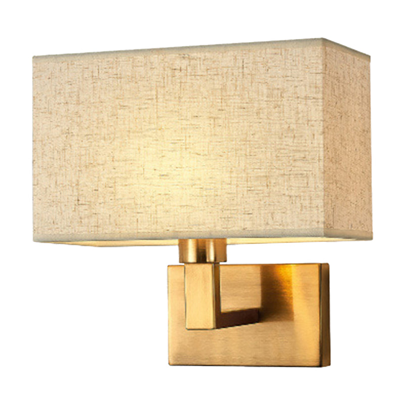 Postmodern Cuboid Vegglampe Stoff 1-Lys Sengelampe Lesevegglys i Hvit/Beige/Brown med Svart/Gull Arm | Norvo
