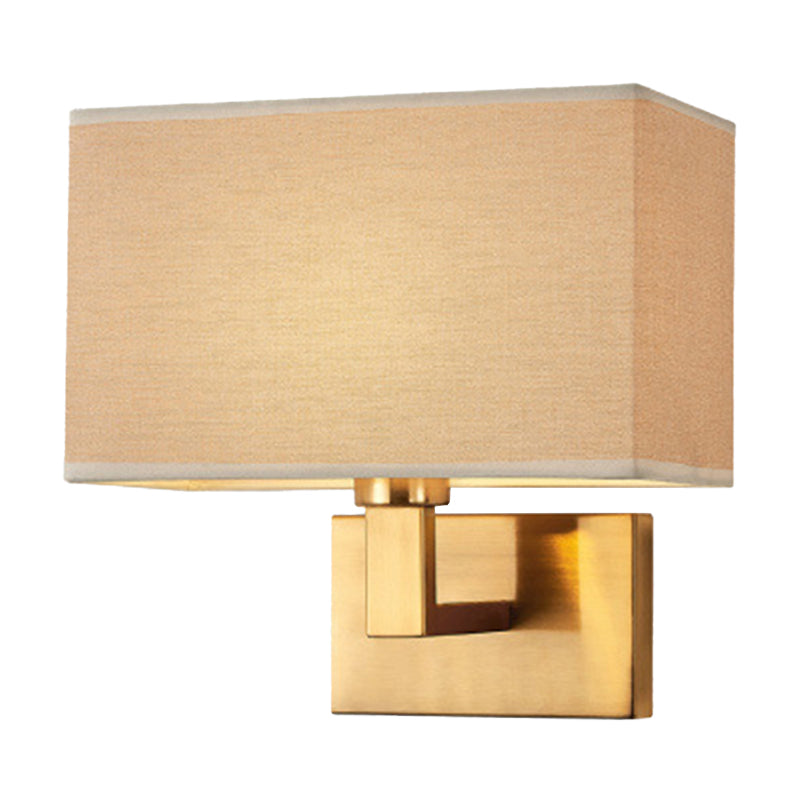 Postmodern Cuboid Vegglampe Stoff 1-Lys Sengelampe Lesevegglys i Hvit/Beige/Brown med Svart/Gull Arm | Norvo