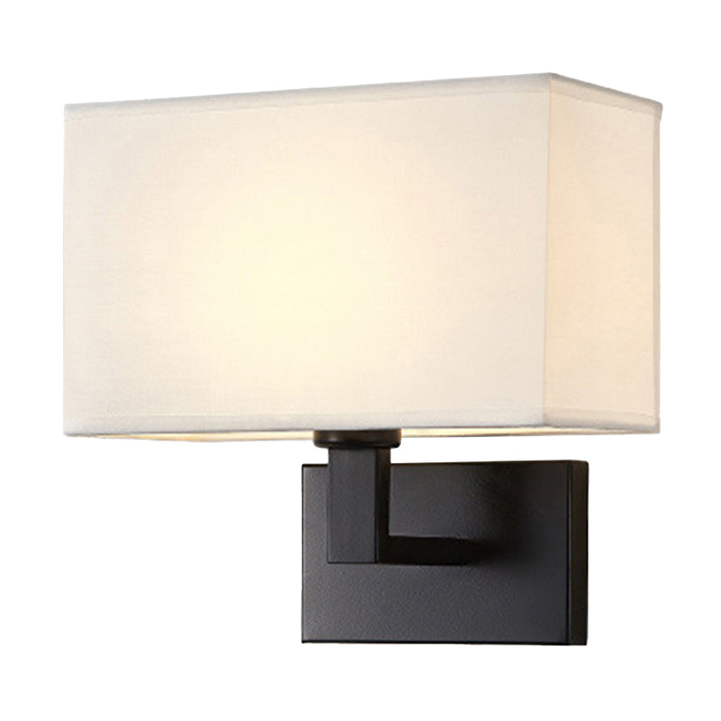 Postmodern Cuboid Vegglampe Stoff 1-Lys Sengelampe Lesevegglys i Hvit/Beige/Brown med Svart/Gull Arm | Norvo