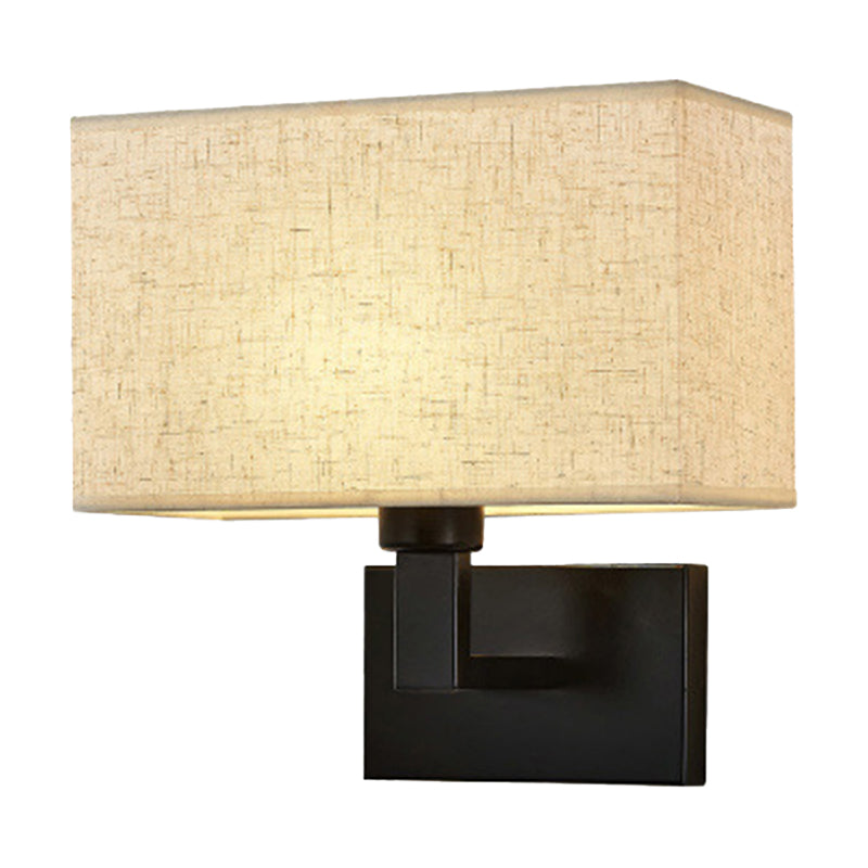 Postmodern Cuboid Vegglampe Stoff 1-Lys Sengelampe Lesevegglys i Hvit/Beige/Brown med Svart/Gull Arm | Norvo