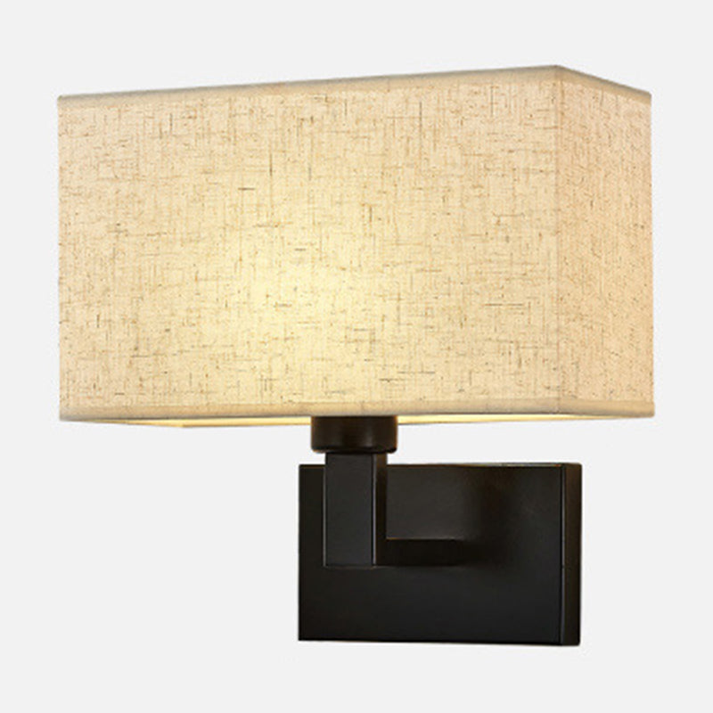 Postmodern Cuboid Vegglampe Stoff 1-Lys Sengelampe Lesevegglys i Hvit/Beige/Brown med Svart/Gull Arm | Norvo