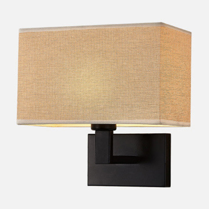 Postmodern Cuboid Vegglampe Stoff 1-Lys Sengelampe Lesevegglys i Hvit/Beige/Brown med Svart/Gull Arm | Norvo