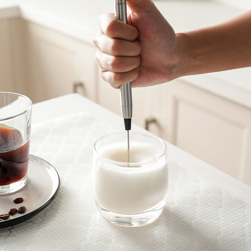 Norvo | Håndholdt oppladbar elektrisk melkeskummer / skummaker med rustfritt visp, for Bulletproof kaffe, latte, cappuccino, varm sjokolade og mer