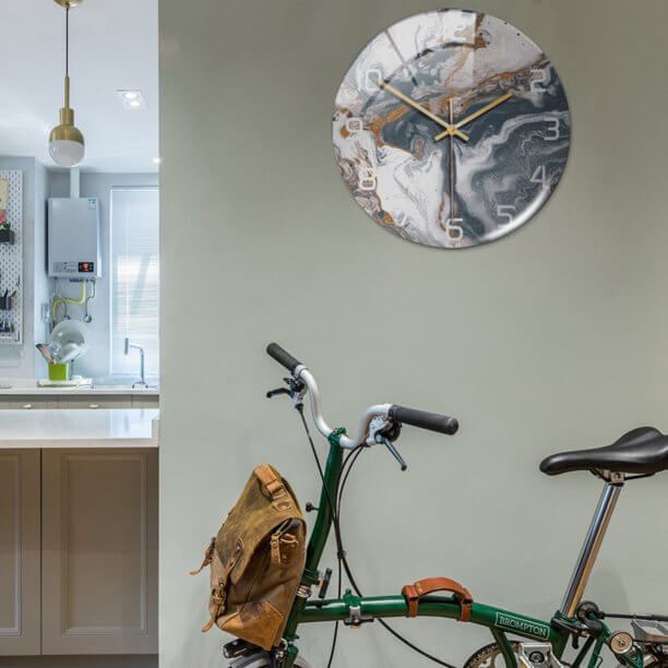 Norvo | Stilfull Veggklokke med Marmorstruktur - MarbleTime