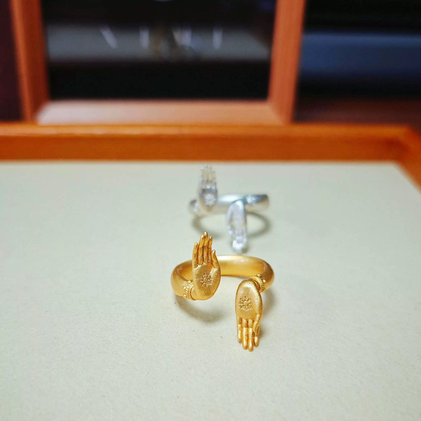 Norvo | Fryktløs Ønske Buddha Hånd Ring - Chic Par Gave