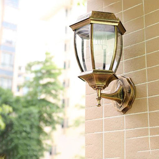Norvo | Vintage Husformet Solvegglampe Metallisk LED Veggmontert Lys med Glasskjerm for Utendørs