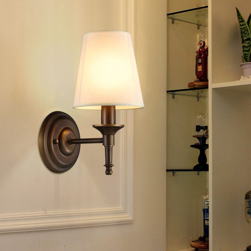 Single Wall Mount Light Minimalisme Tapered Drum Stoffe Veggbelysning for Korridor | Norvo