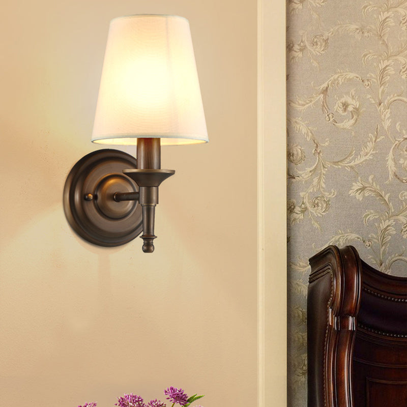 Single Wall Mount Light Minimalisme Tapered Drum Stoffe Veggbelysning for Korridor | Norvo