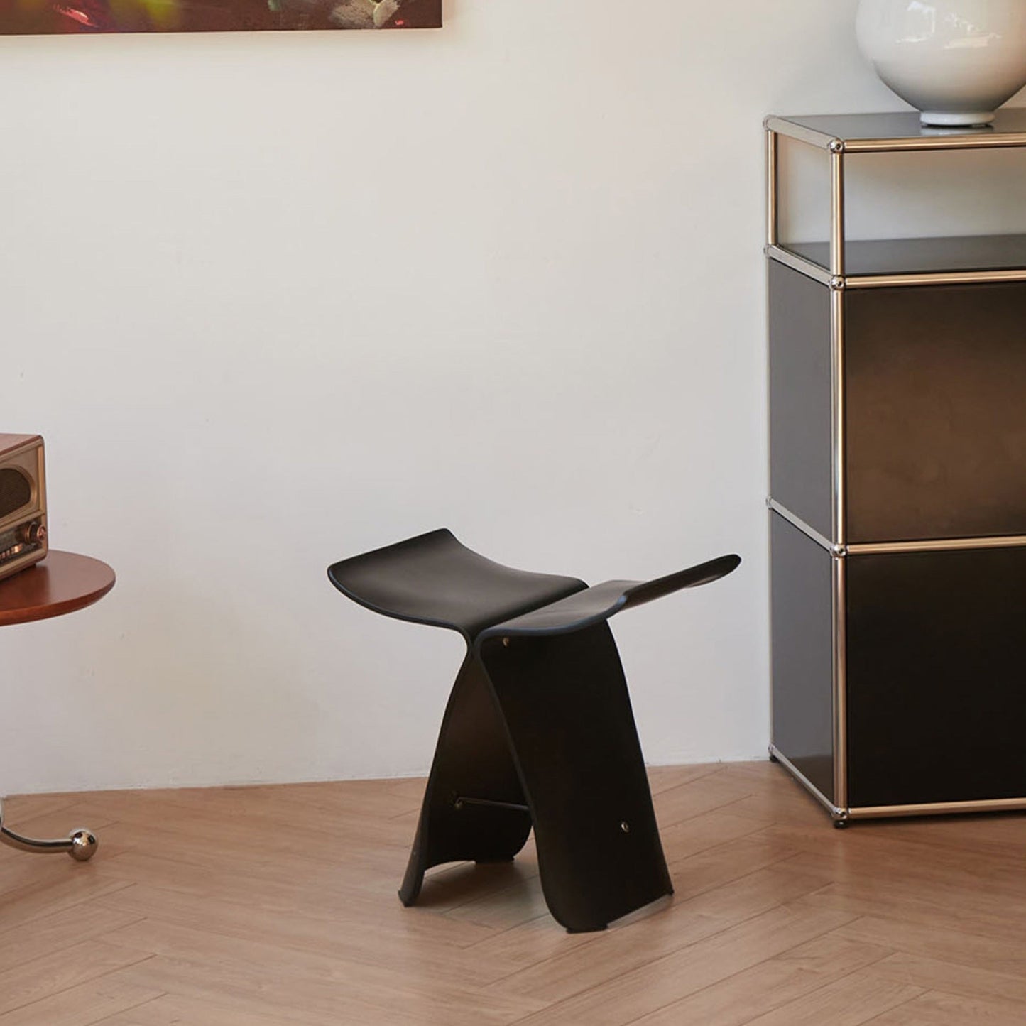 Norvo | Elegant Butterfly Stool – Tidøst Design for Stue og Inngang