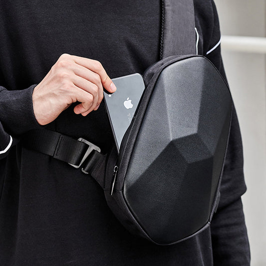 Norvo | Tyverisikret, vanntett, kollisjonsbestandig brystveske, med geometrisk 3D-skall, side USB-grensesnitt, høy-kvalitets beskyttelse, fler-lags partisjon lagring, for reise, utflukter, shopping og mer