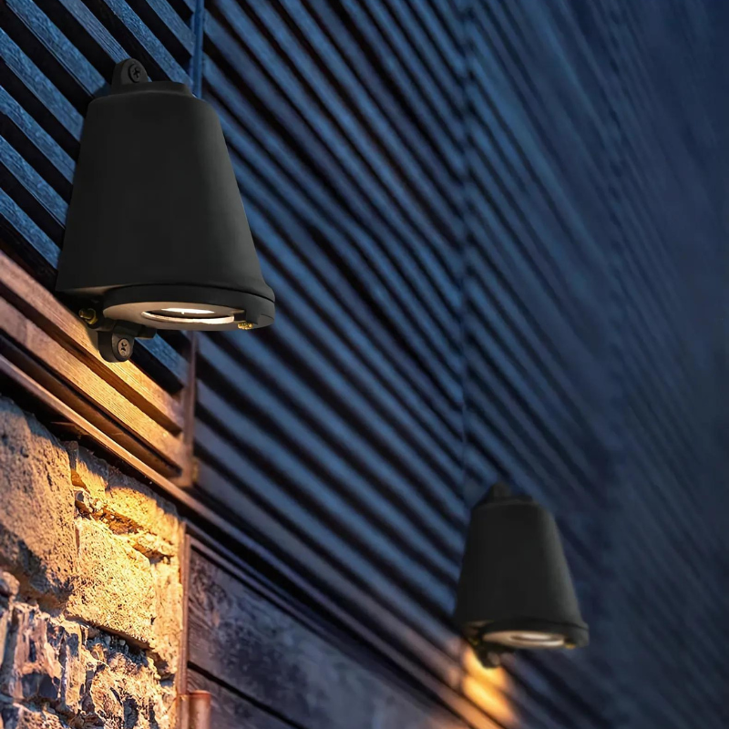 Elegant utendørs aluminium vegglampe | Norvo