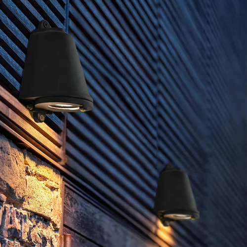Elegant utendørs aluminium vegglampe | Norvo