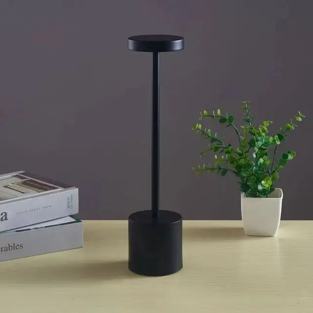 NoirElegance - Moderne Svart LED Bordlampe Norvo