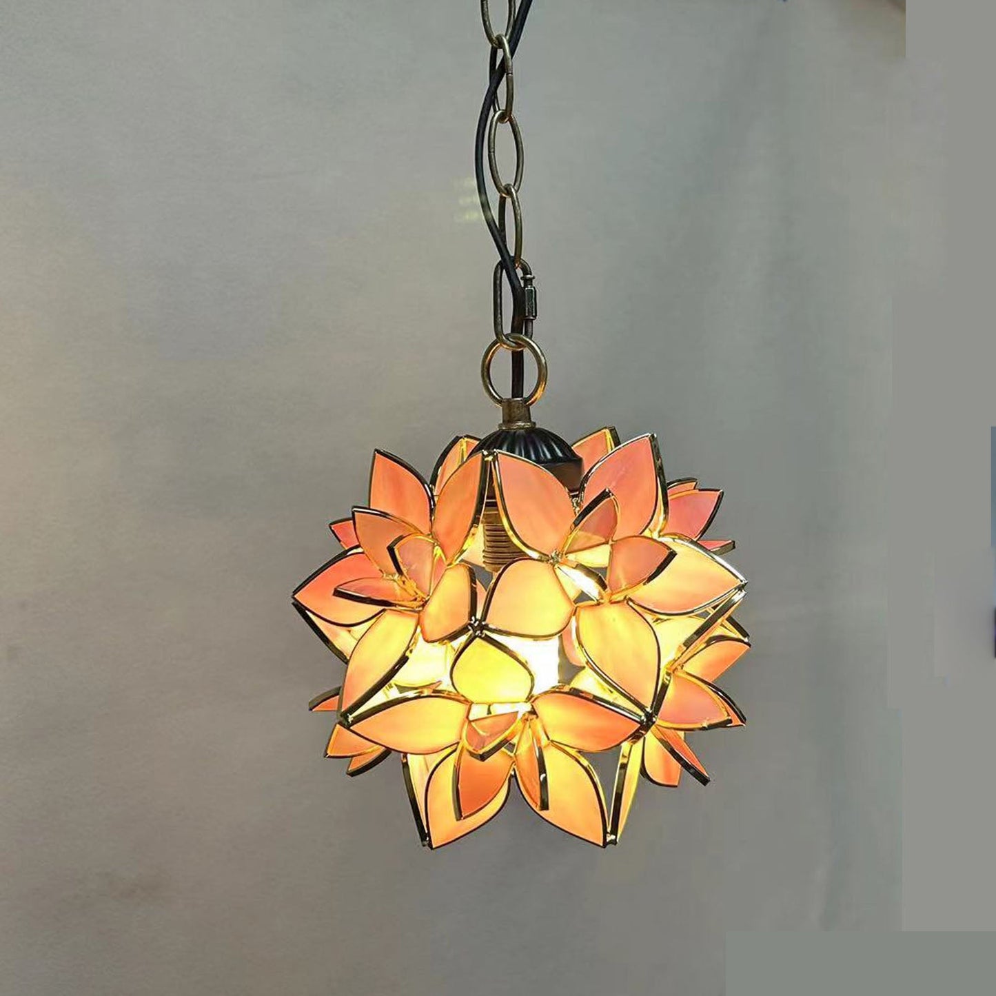 Norvo | Tradisjonell Tiffany Rund Blomsterball Sink Farget Glass 1-Lys Pendellampe for Stuen