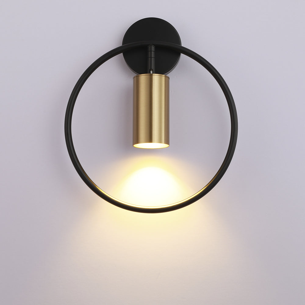 FlammeStylée – Gylden Vegglampe for Elegant Atmosfære Norvo