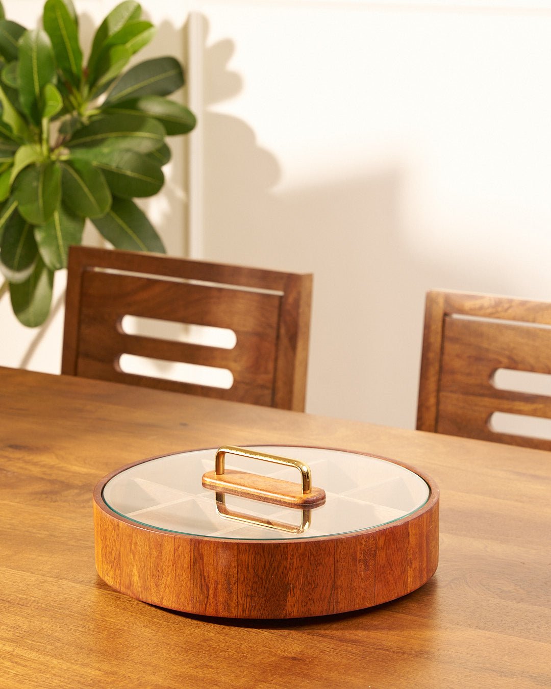 Norvo | BambooSpin – 9-kompartments serveringsbrett med roterende lokk | Premium bambus snacksfat