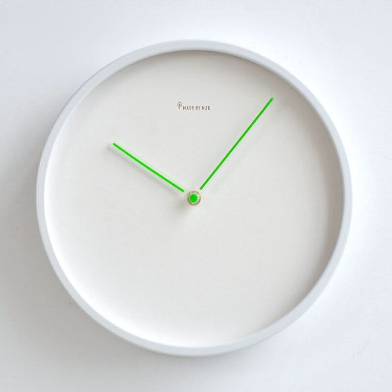 Norvo | Nordic Minimalist Treveggklokke Hvit Svart Design