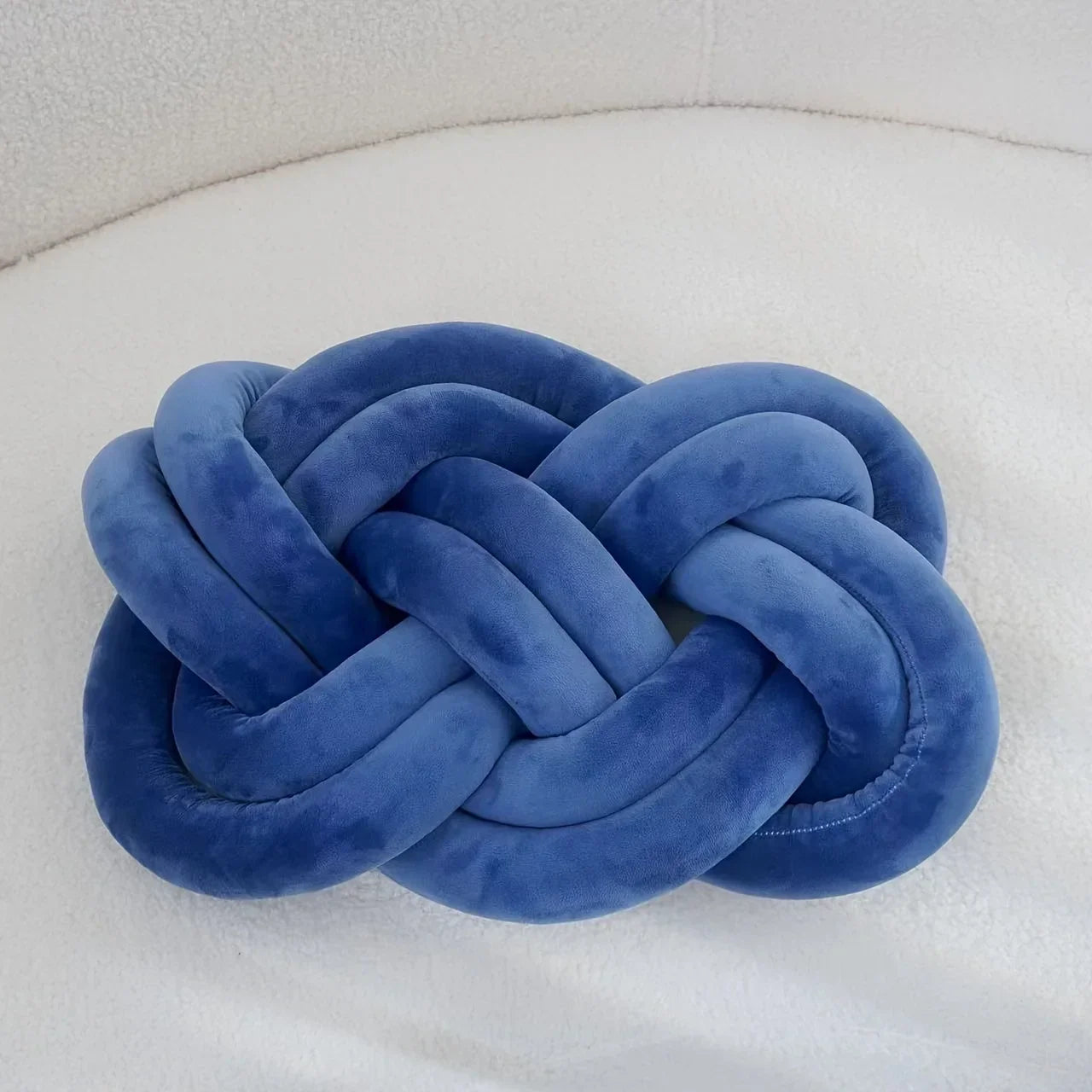 Norvo | Dekorativ pute | Knutete geometrisk design | Vaskbar polyester | 40×30 cm