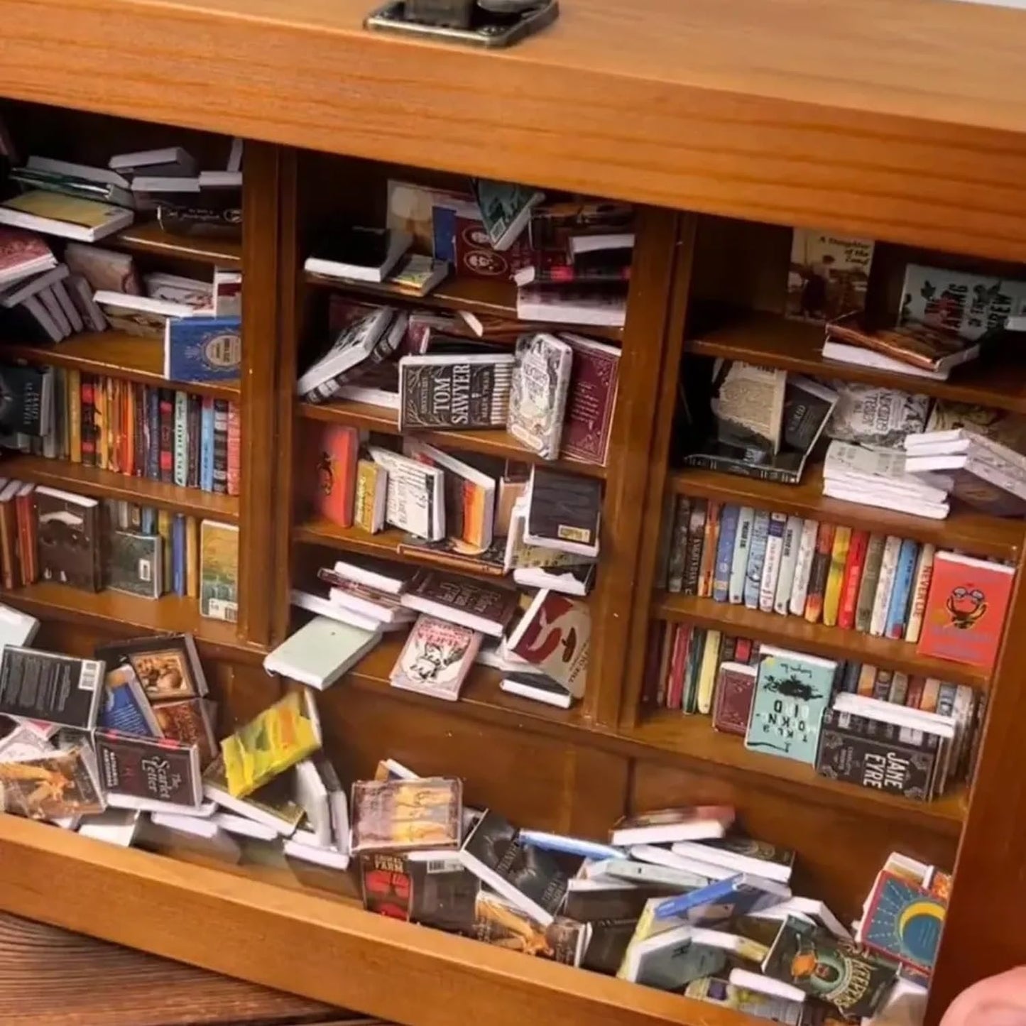 Norvo | Håndlaget Angst Regal | Rist Vekk Angsten Din