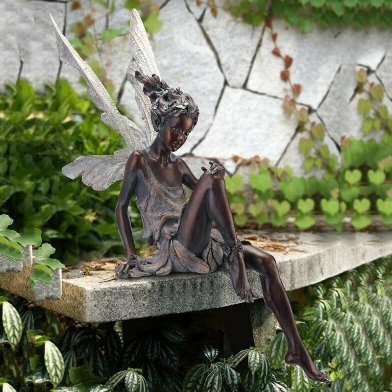 Norvo | Sitting Elf Sculpture | Hagedekor