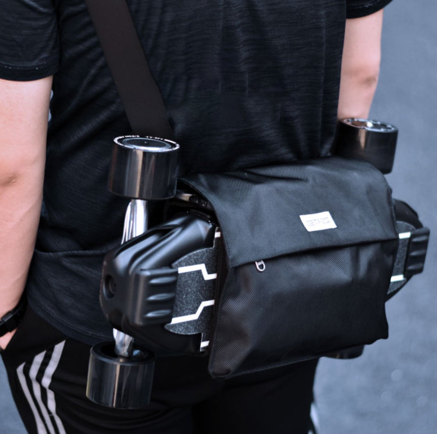 Norvo | 2-i-1 Ryggsekk for å Bære Det Komplette Longboardet, Skateboardet eller Surf Skate, med Stor Kapasitet, Justerbar Stropp, Stressavlastende Ergonomisk Design