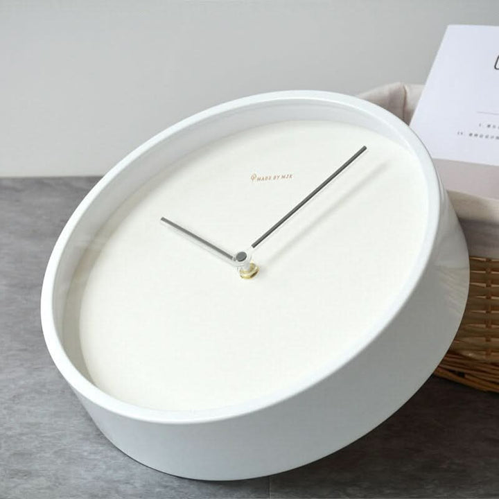 Norvo | Nordic Minimalist Treveggklokke Hvit Svart Design