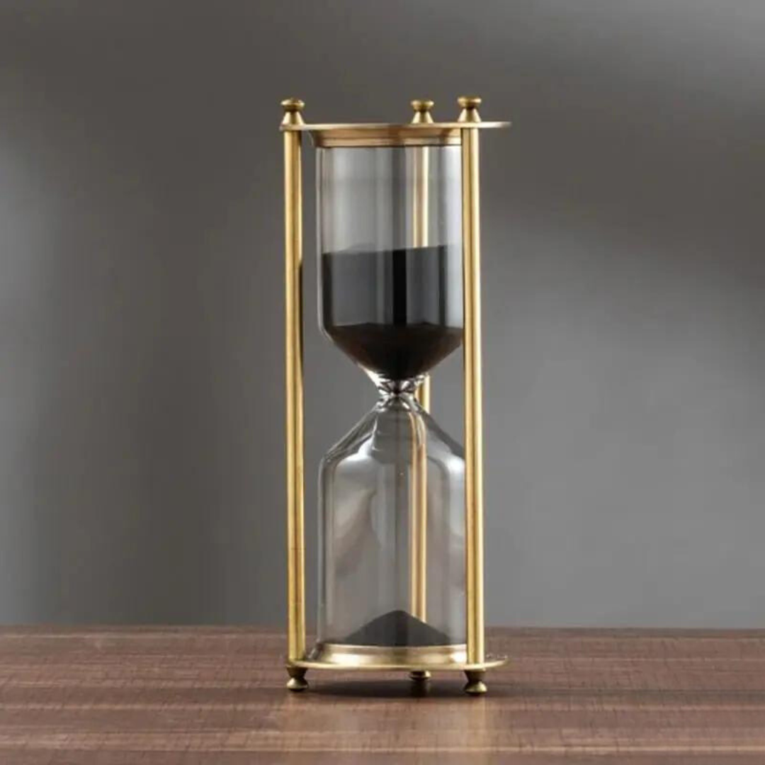 Norvo | Antikk timeglass laget av messing med fiolett sand