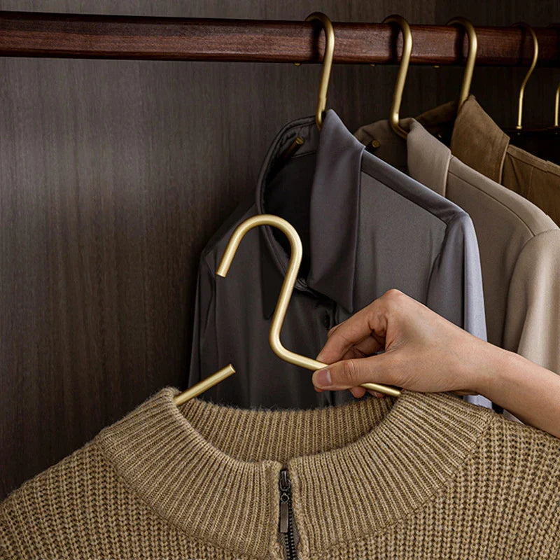 Norvo | 5 stykker hengere laget av solid matt gull/sølv │ Sømløs garderobeorganisator laget av metall