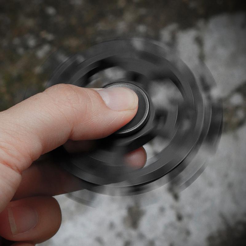 Norvo | Snøfnugg Multifunksjonell Fingertipp Gyroskop Skiftenøkkel Verktøy Leke