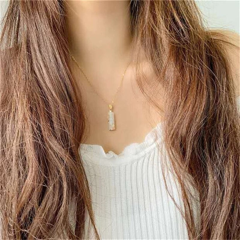 Spirituell Jade Amulett Nese | Et Blånende Smykke med Betydning Norvo