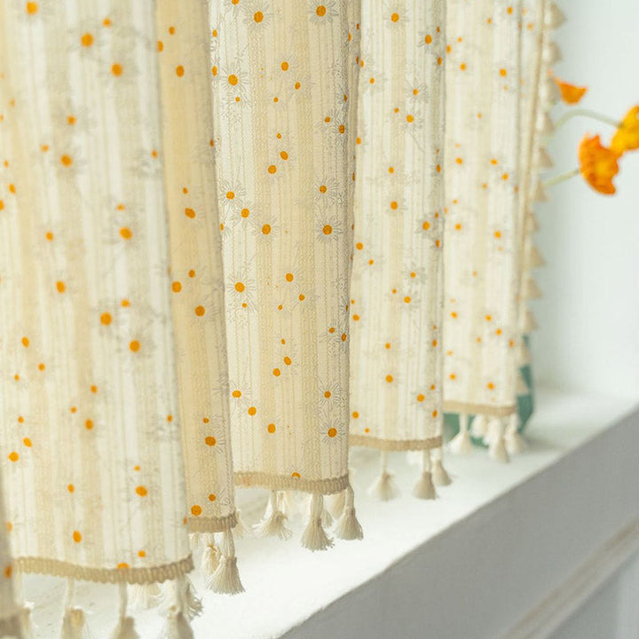 Beige Daisy Pattern Tier Gardin i Bomull Lin Stoff | Norvo