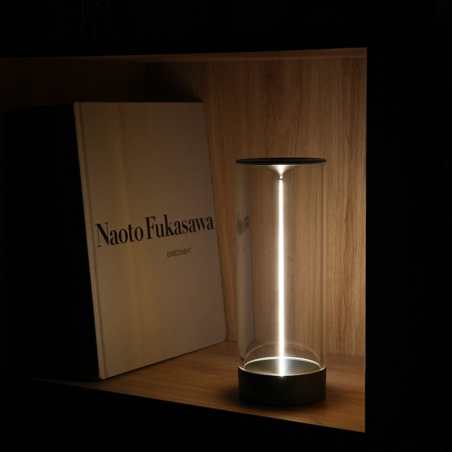 Norvo | GlowBright | Bærbar LED-lampe med trådløst design