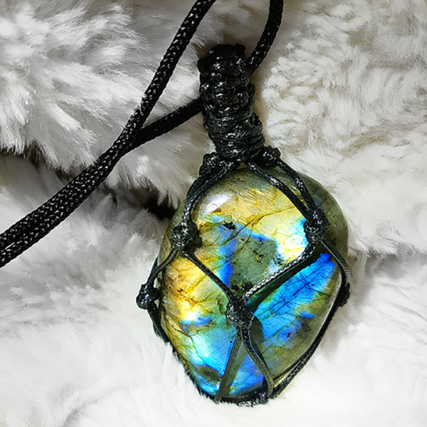 Norvo | Dragons Heart Labradorite Necklace