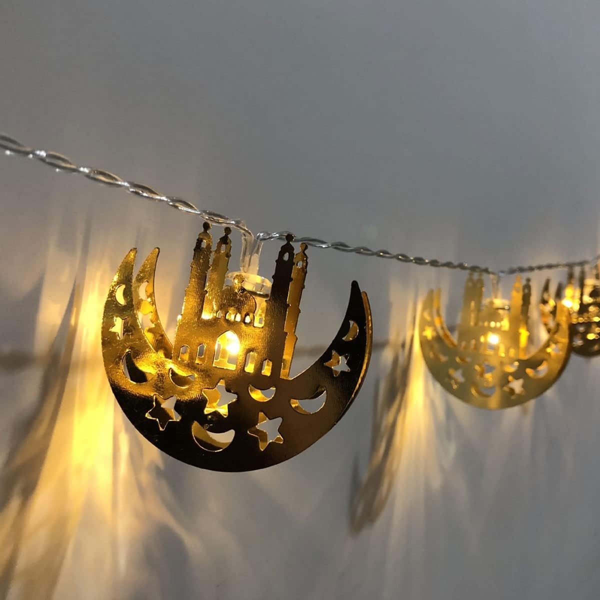 Norvo | Fargerik LED Lyssnor – Dekorative Lys med Måne og Lanternemotiver for Hjem og Hage