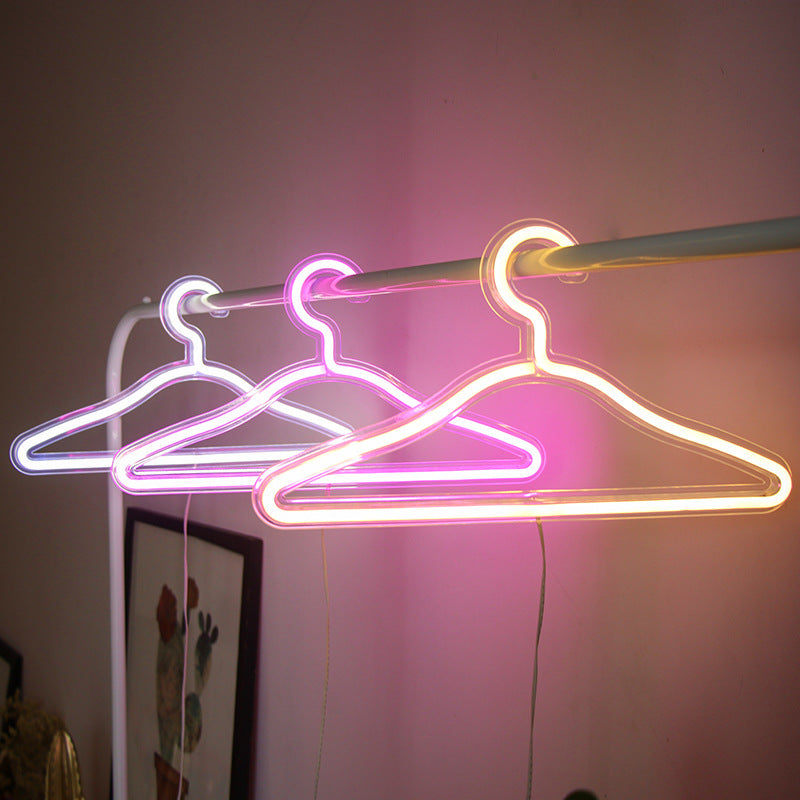Norvo | LightHanger LED Kleshenger – Oppladbar Belyst Henger med Luksuriøs Neonlys
