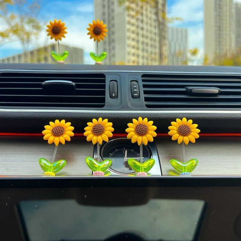 Norvo | Blomsterornamenter i bilen