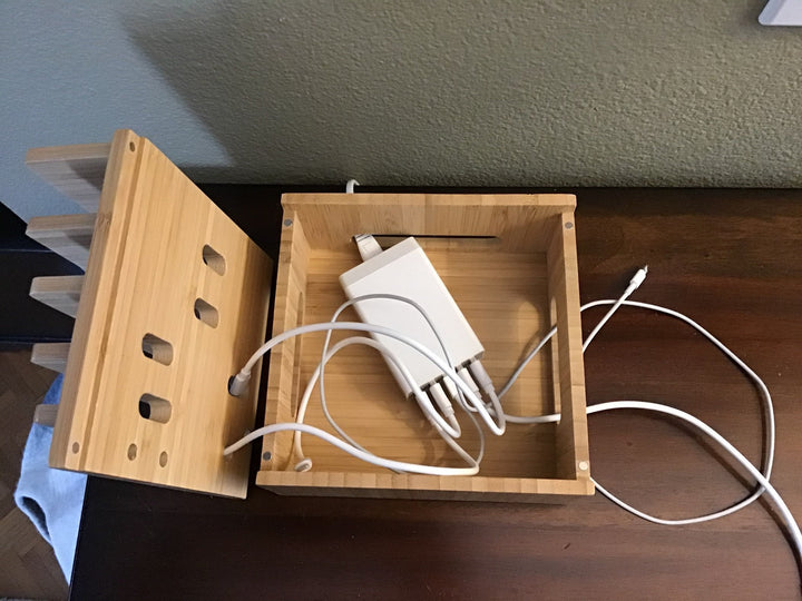 Norvo | Tekavo ChargeDock LadeStasjon laget av Bambus | 5-Port USB & Organizer | For Smarttelefon, Nettbrett & Smartklokke | Inkl. Kabelsett