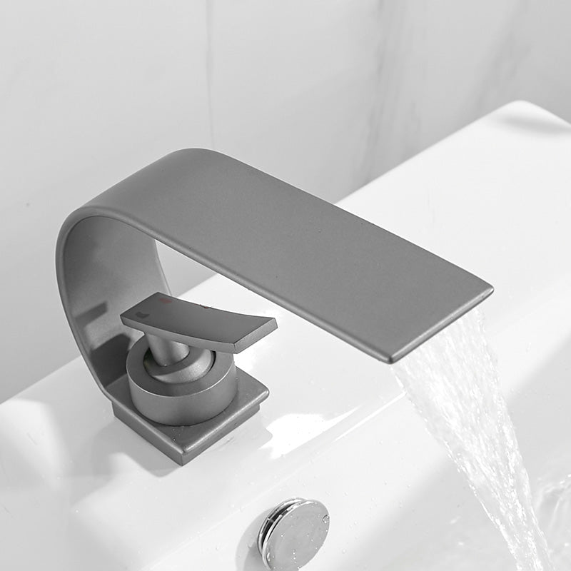 Norvo | Unik badekran med fossefall i messing