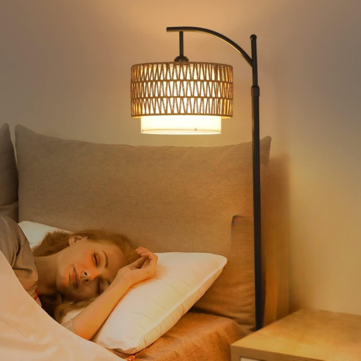 Norvo | Arc Gulvlampe med Fjernkontroll og Doble Skjermene – Norvella