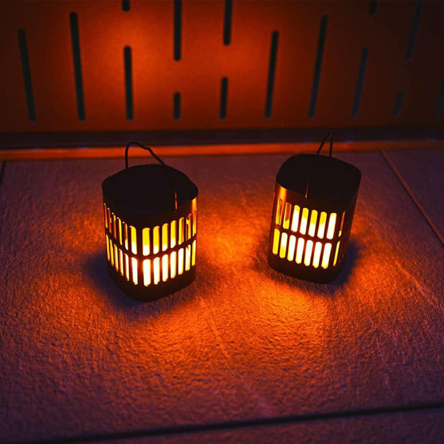 Norvo | Solar LED Flamme Lantern – Dekorativ utendørs belysning for hage og terrasse med hengemulighet