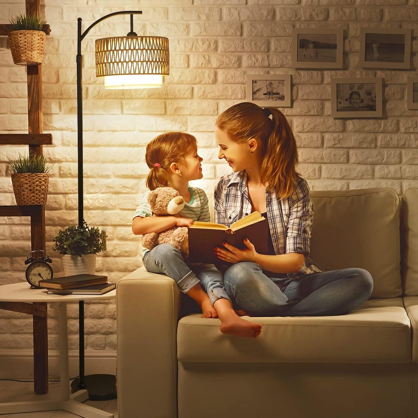 Norvo | Arc Gulvlampe med Fjernkontroll og Doble Skjermene – Norvella