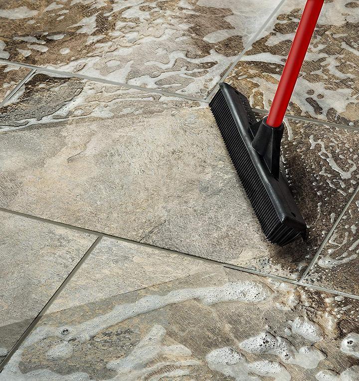 Norvo | Kost med skrape laget av naturlig gummi, flerbruks og fjerning av dyrehår