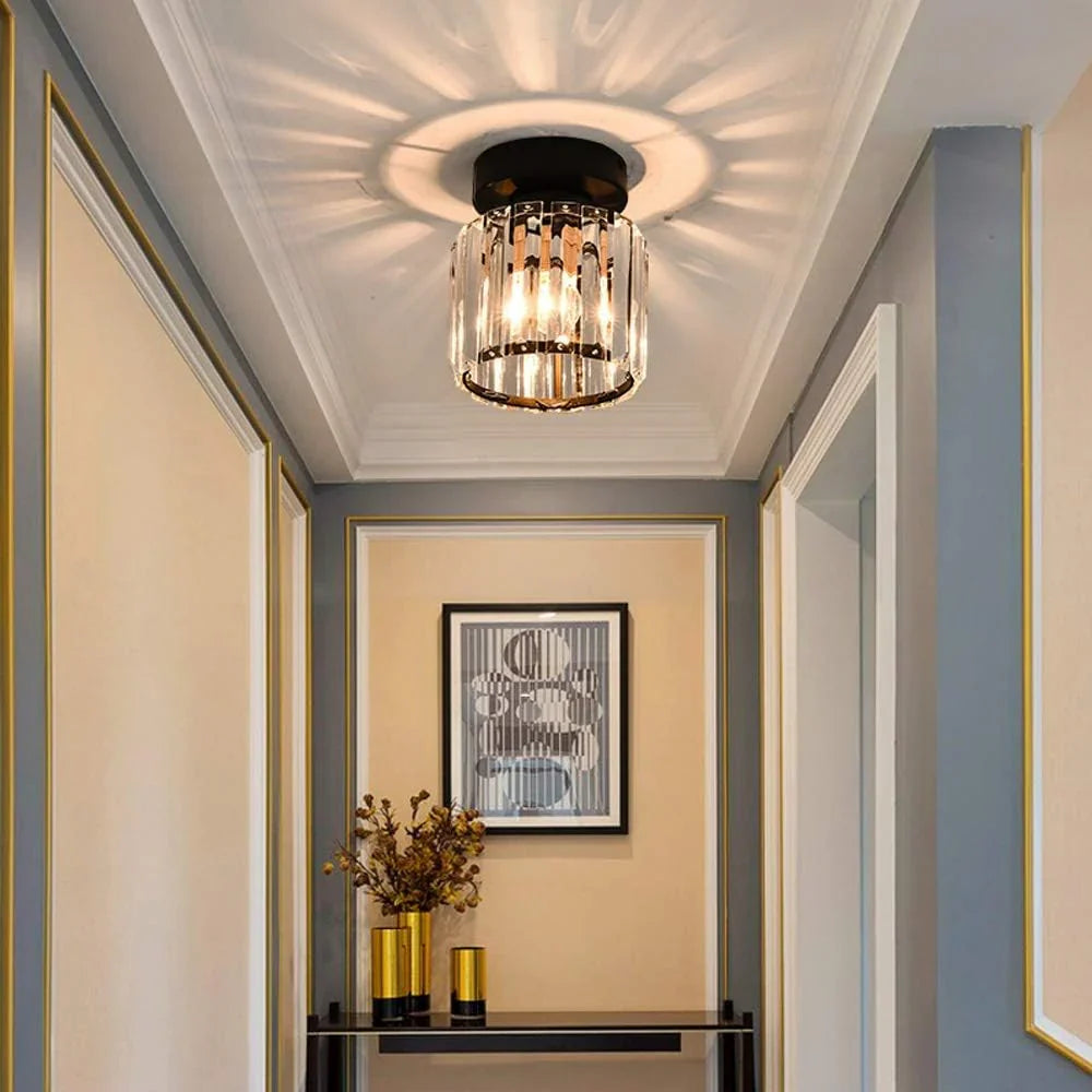 Norvo | Moderne Krystal Taklampe med Gull- og Svart Detaljer – Stilfull Belysning for Hjemmet Ditt