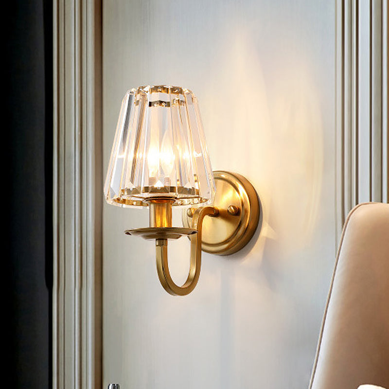 Moderne Kjegle Vegglampe 1 Hode K9 Krystall Vegglysestake i Gull med Buearm | Norvo