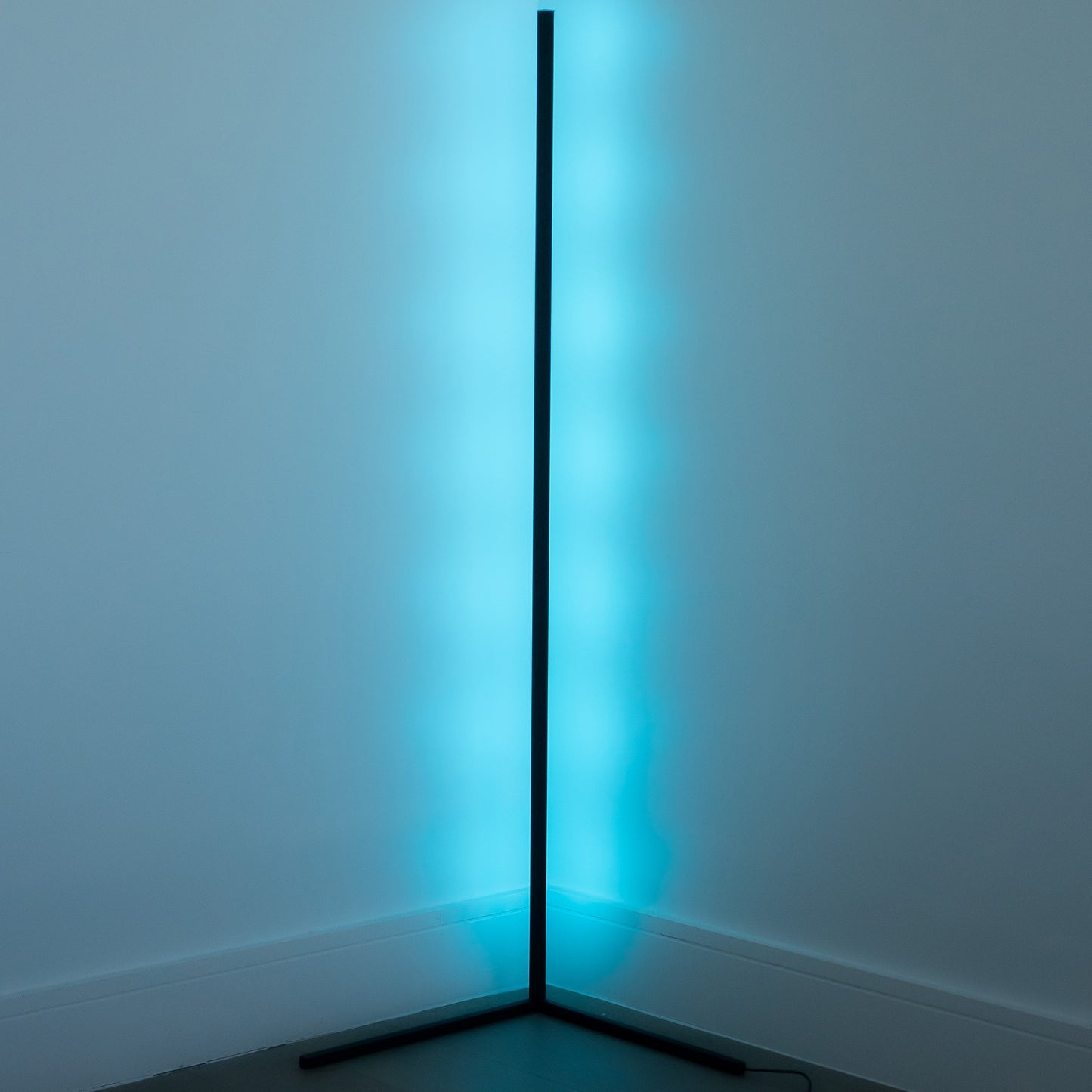Norvo | Moderne Krok LED Gulvlampe – Plassbesparende Minimalistisk Design med Myk Ambient Belysning