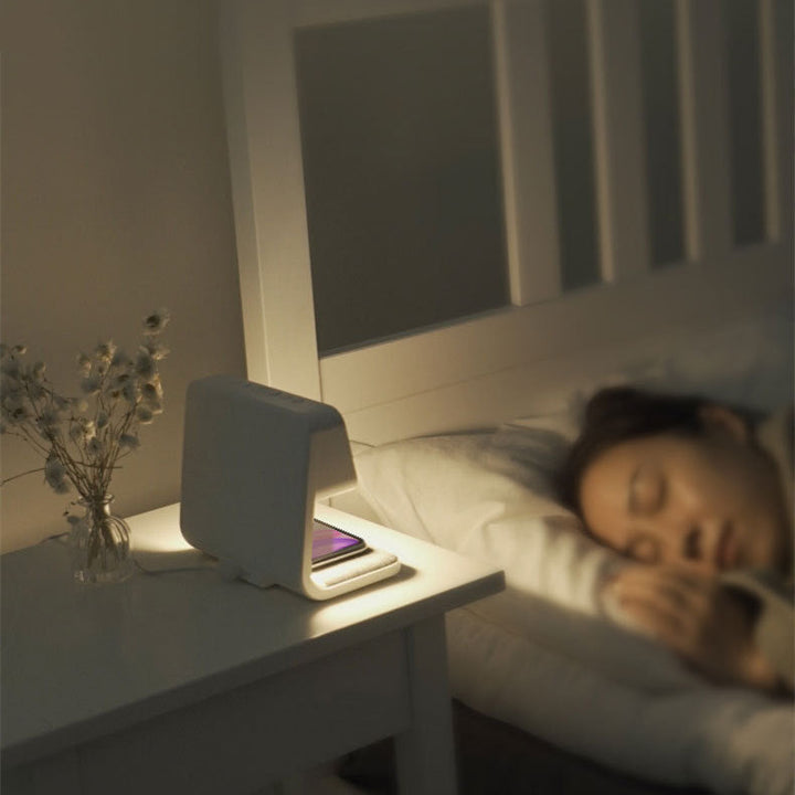 Norvo | 3-i-1 Sengelampe med Trådløs Lader – LCD Vekkerklokke & Berøringsdimmbar LED Bordlampe