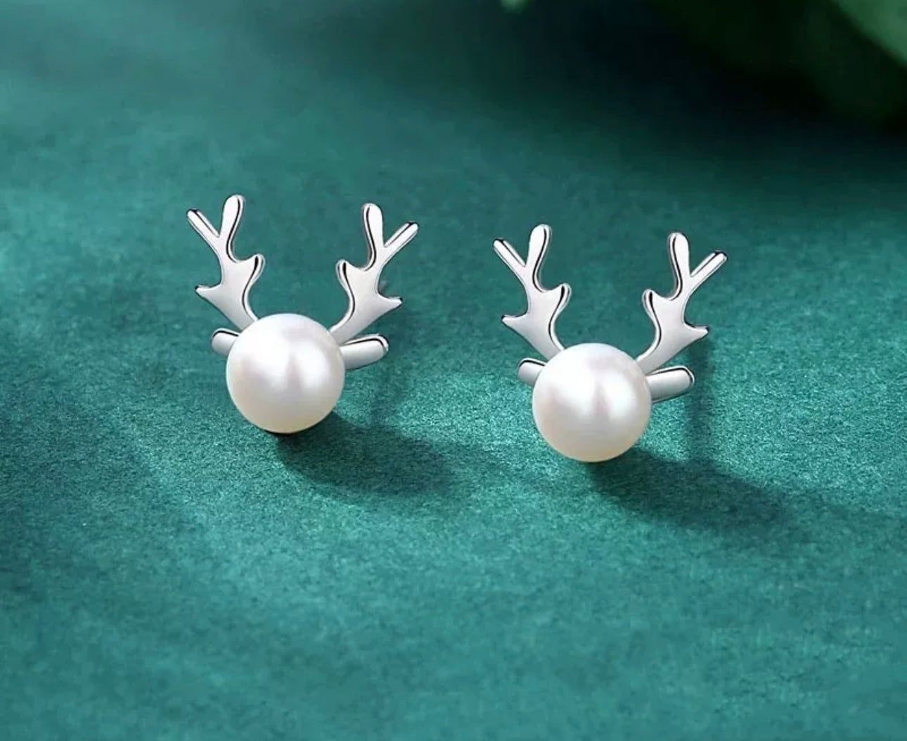 Norvo | Perle reinsdyr øredobber